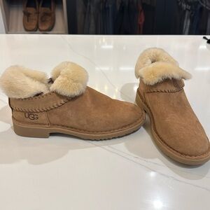 New UGG McKay Boot size 7